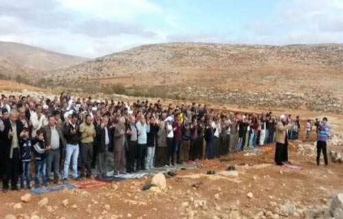أهالي بئر العبد يؤدون صلاة الاستسقاء طلبًا للأمطار اللازمة للري والشرب