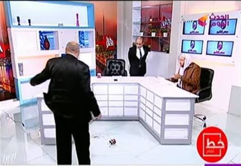 مشاجرة علي الهواء بين داعية وباحث  إسلامي (فيديو)