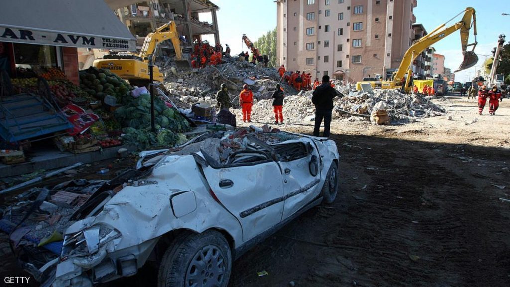 زلزال بتركيا يصيب العشرات من المواطنين ويدمر العديد من المنازل