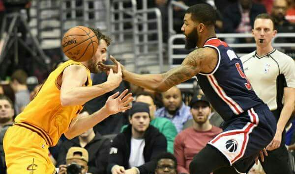 كافاليرز يحقق فوزًا مثيرًا في دوري السلة الأمريكي