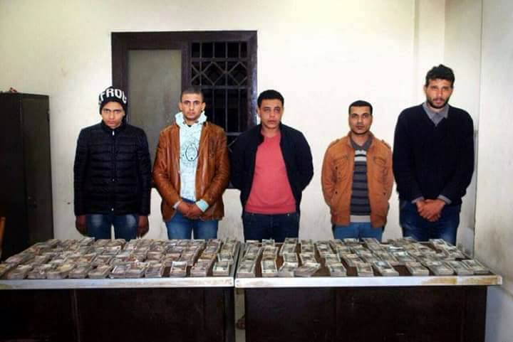 القبض علي اشخاص سرقوا 750 الف جنيها من صاحب شركة بالغربية