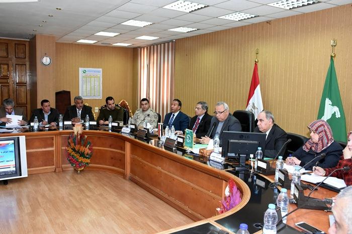 محافظ الشرقية يعطى تعليمات مشددة لرؤساء المدن والأحياء بمتابعة تفعيل قرارات الغلق الإداري للمنشآت المخالفة