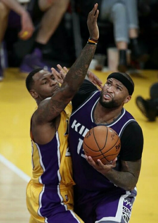 كينجز يحقق انتصارا مثيرا على ليكرز بدوري السلة الأمريكي