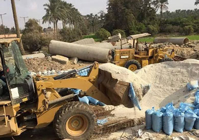 إعدام 2.5 طن ملح فاسد وغلق 8 منشآت غذائية بالدقهلية