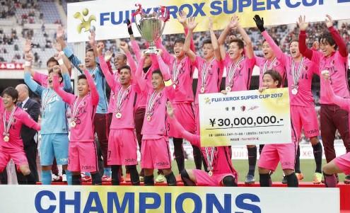 كاشيما أنتلرز يتوج بلقب السوبر الياباني