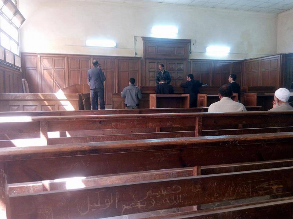 بالصور محامون المحلة يواصلون اضرابهم ويعلقون حضورهم أمام جلسات الدائرة الثانية جنايات بسبب عدم السماح لهم بالمرافعه القانونية .