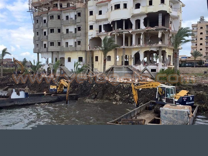 حملة مكبرة لإزالة التعديات على بحيرة البرلس بكفر الشيخ
