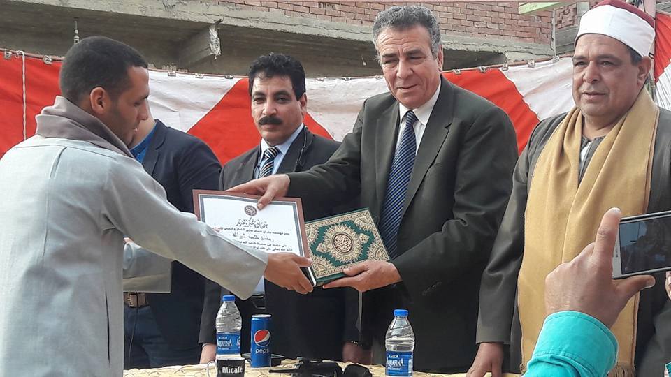 رئيس مجلس مدينة طامية يكرم حفظة القرآن الكريم بالفراقصة بقرية فانوس فى مركز طامية