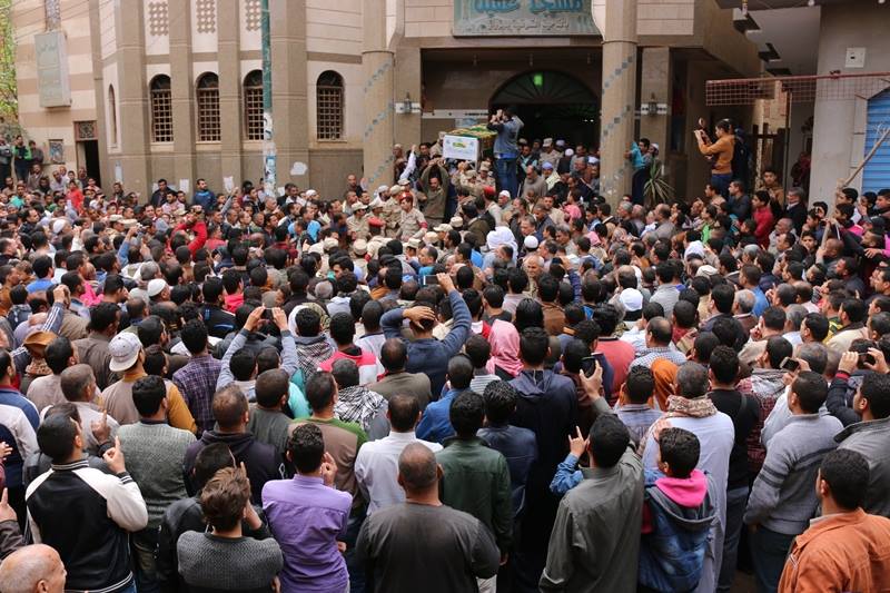 بالصور..تشييع جثمان شهيد المنوفية بمسقط راسة في مركز الباجور