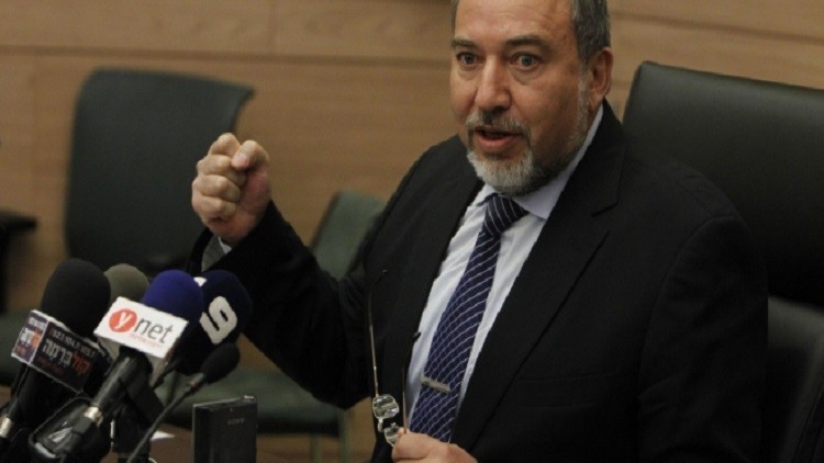 اسرائيل تهدد بتدمير الدفاعات الجوية السورية