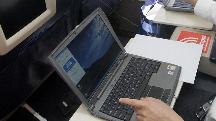 ردود طريفة من شركات الطيران بالشرق الأوسط على حظر الأجهزة الإلكترونية