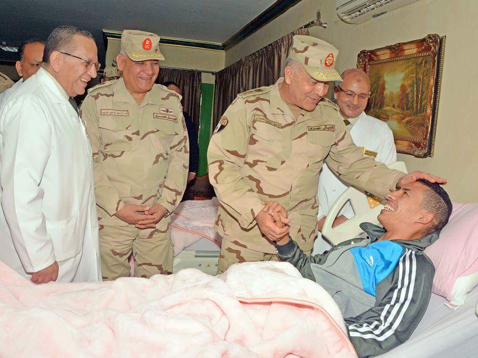 الفريق / محمود حجازى يتابع الحالة الصحية لمصابى العمليات العسكرية بمستشفيات القوات المسلحة
