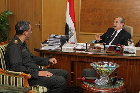 محافظ دمياط يلتقي مدير المستشفى العسكري بدمياط الجديدة