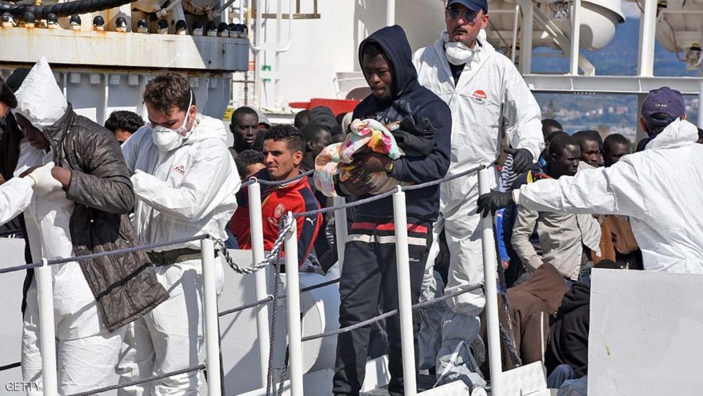 إنقاذ رضيع أفريقي علي متن مركب مهاجرين عمره 4 أيام بالبحر المتوسط