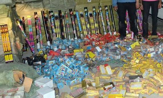 ضبط فلاح بحوزته 150 ألف صاروخ “ألعاب نارية” في بقرية النزلة بالفيوم