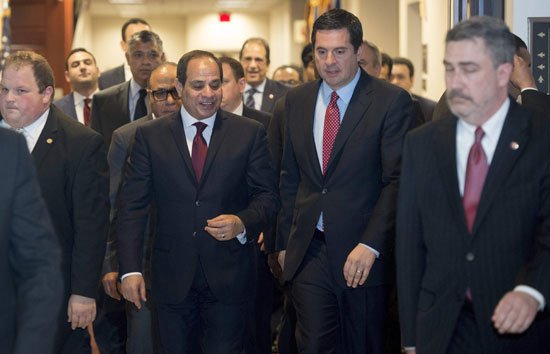 السيسي يلتقى برئيس لجنة الاستخبارات الأمريكية في “الكونجرس”