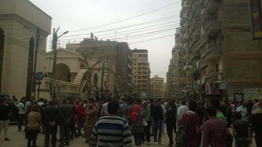 العشرات من القتلي ومصابي انفجار كنيسة ماري جرجس بطنطا ، والحزن يخيم على ذويهم
