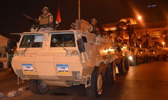 انتشار القوات المسحلة بجميع المحافظات لمساعدة الشرطة في تأمين المنشات