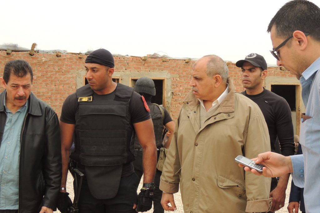 مدير أمن السويس يترأس حملة أمنية بالجبال والطرق الصحراوية لضبط الإرهابيين