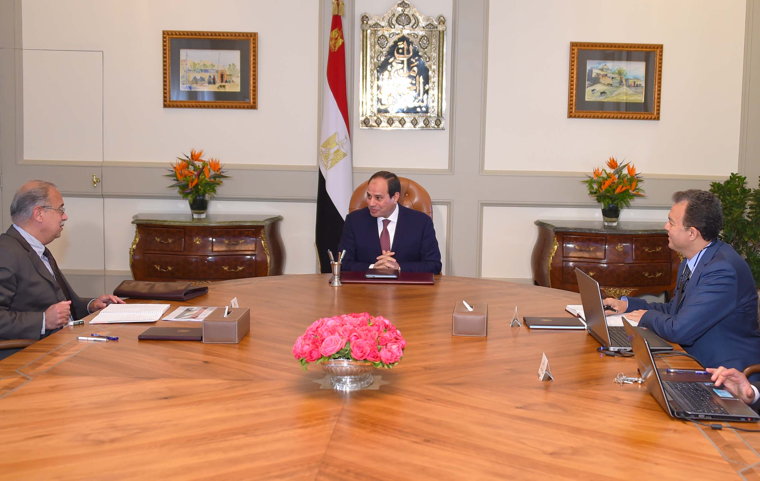 السيسي يجتمع بوزير النقل لربط العاصمة الإدارية بالسكة الحديد ويأمر بتطوير “النقل”