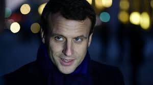 ماكرون في المقدمه