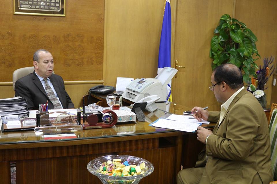 محافظ دمياط يشيد بحملات ازالة الاشغالات وإغلاق الجراجات المخالفة برأس البر ويؤكد علي تفعيل قرار منع الموتسيكلات من دخول المدينة