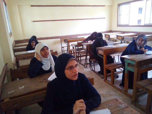 إغماءات ولطم بين طالبات الثانويه الأزهريه بسبب الفيزياء