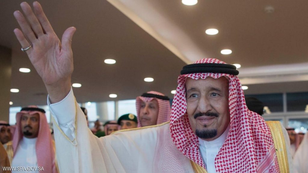 العاهل السعودي يصدر أمر بتمكين المرأة السعودية من الخدمات دون موافقة ولي أمرها