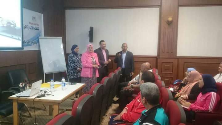 أيوب تتفقد سير دورة إعداد الإداريين بالمركز الاوليمبي