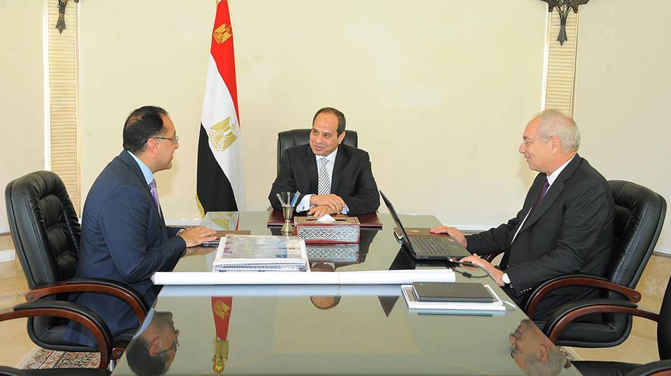 “السيسى” يعقد اجتماع مع وزير الأسكان والمرافق