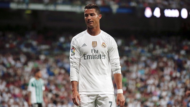 بعد إتهام رونالدو بالتهرب الضريبي ريال مدريد يرد في بيان رسمي .