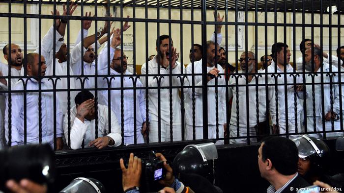 المؤبد لـ 26 إخوانيا بينهم سيدة لتحريضهم على العنف والتظاهر بالشرقية