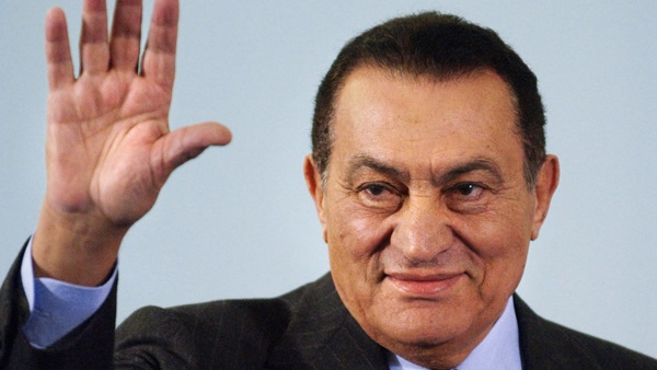 صفحة أسف ياريس تنشر تسجيل منسوب لمبارك يتحدث فيه عن تراجع مكانة مصر