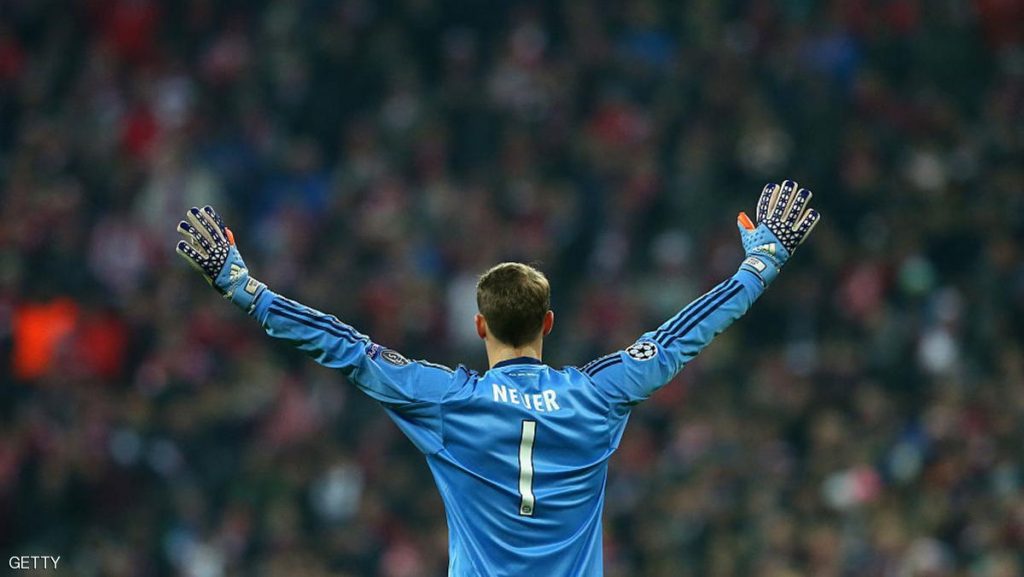 نوير يحصل علي شارة قيادة البايرن