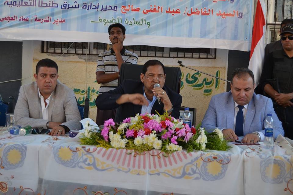 صقر الغربية يفتتح بعض المشروعات الخدمية أهمها الصرف الصحى بقرية كفر المنصورة