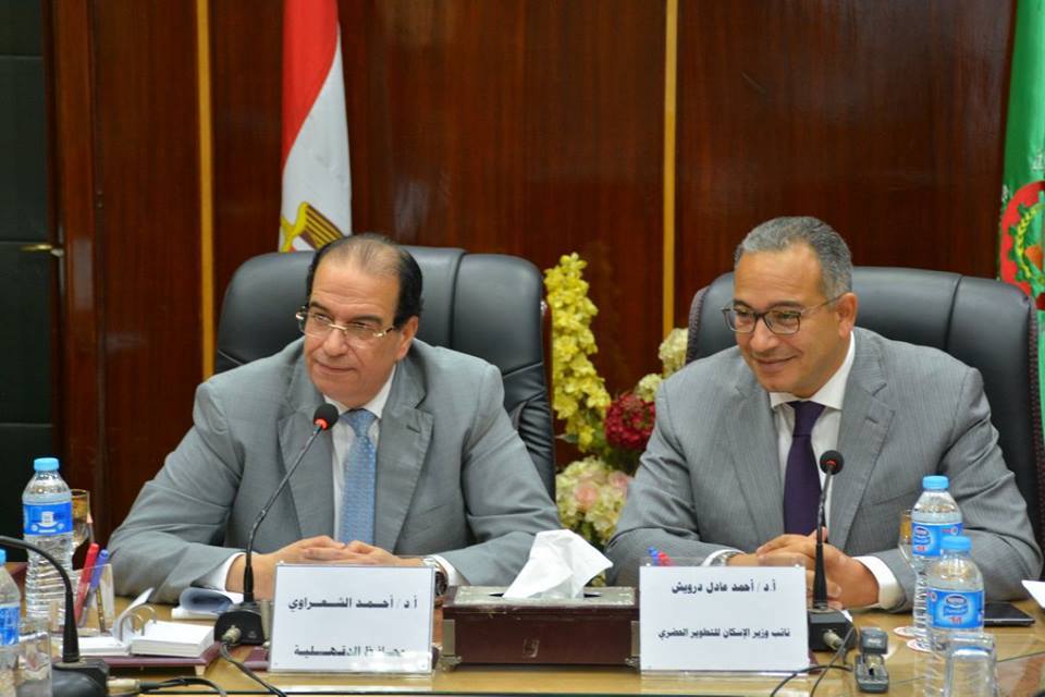 محافظ الدقهلية يستقبل نائب وزير الإسكان ويعقدان اجتماعا لاستعراض سبل تطوير المناطق العشوائية بالمحافظة وفي مقدمتها عزبة الصفيح ويشدد على ضرورة وضع حلول جذرية لتوفير أماكن بديلة للمناطق الغير آمنة