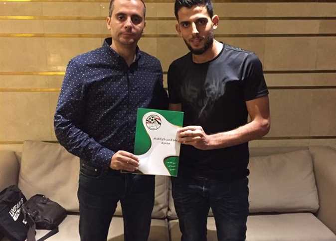 غدا … الأهلي يقدم مدافعه الجديد عقب وصولة القاهرة.