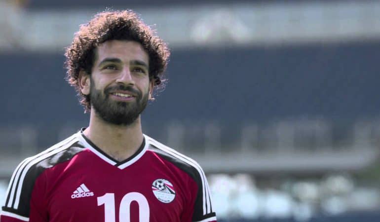رئيس نادى الزمالك الأسبق يكرم” محمد صلاح ” بمليون جنية