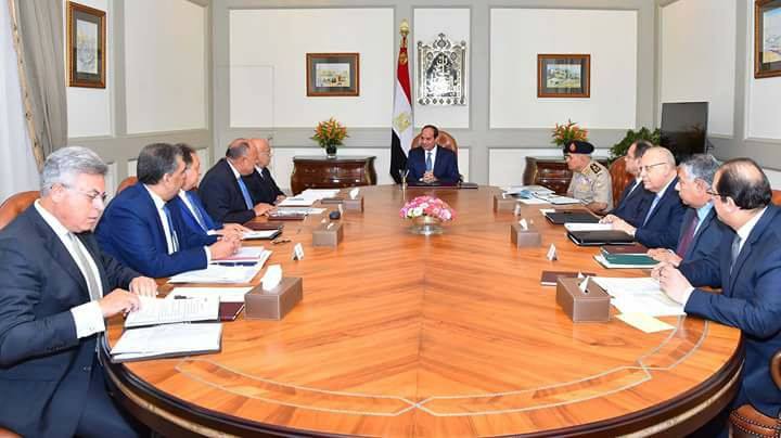 الرئيس السيسى يجتمع مع الحكومة لمتابعة تطورات ملف الإرهاب فى سيناء