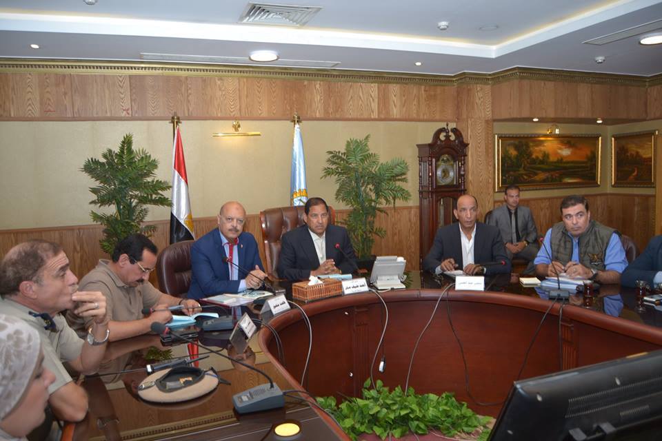 محافظ الغربية يناقش تطوير المناطق العشوائية بمركز ومدينة المحلةالكبرى