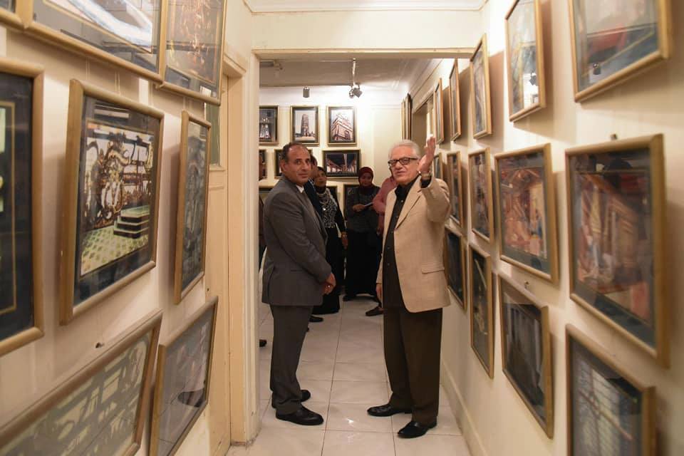 بالصور..محافظ الإسكندرية يتفقد معرض الدكتور محمد شاكر