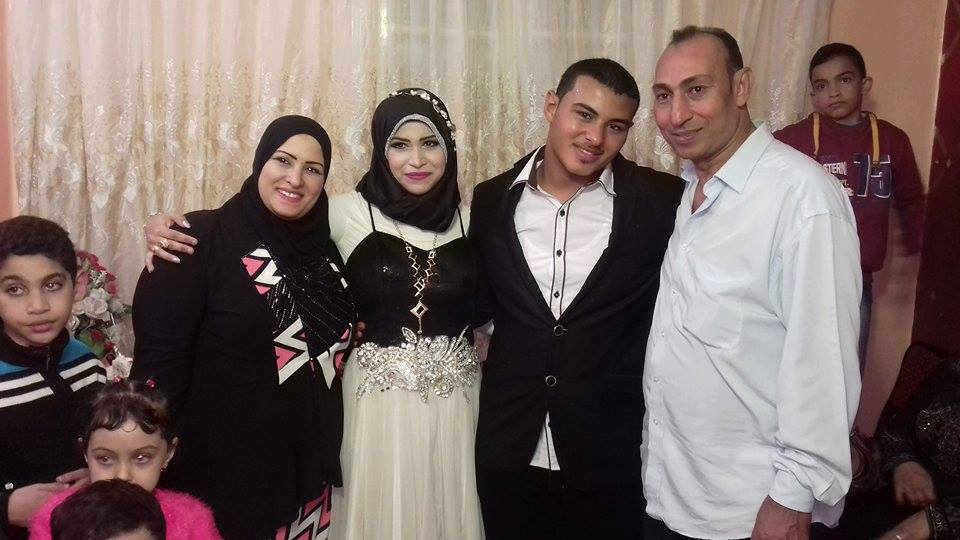 تهنئة خاصة لأجمل عروسين لإحتفالهم بخطوبتهما