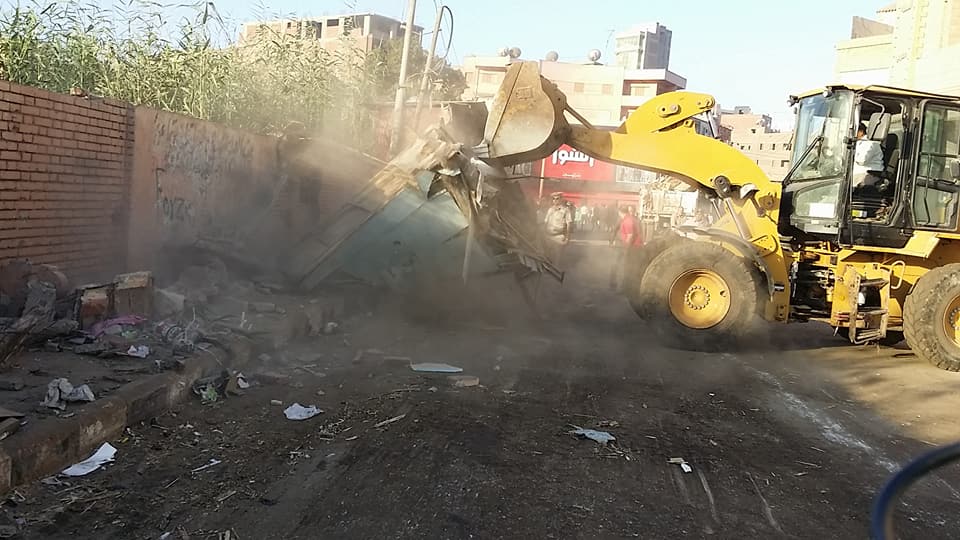 حملة مكبرة لإزاله الباعة الجائلين من ميدان بنزايون بالمحلة .