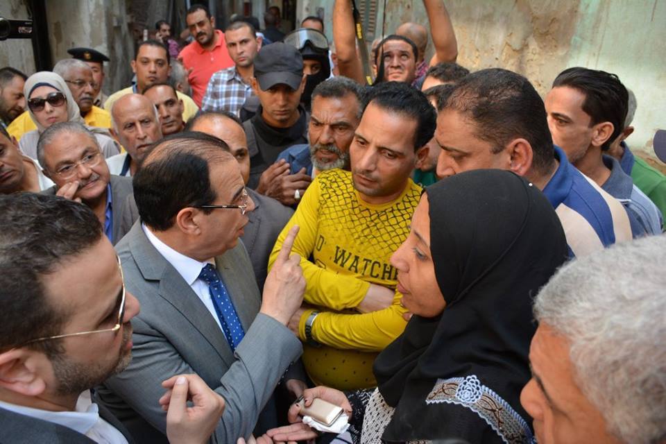 بالصور .. إنهيار منزل بكفر البدماص بالدقهلية ودعم مادى للمتضررين