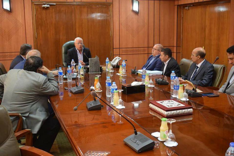 محافظ بورسعيد: حريصون علي توفير الأجواء المناسبة للإستثمار والمستثمرين