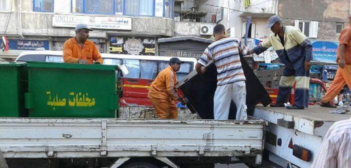 توزيع صناديق قمامة جديدة على أهالي “القويري” بالعجمي