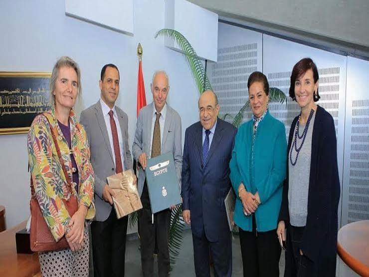 أسرة شامبليون تتفقد مكتبة الإسكندرية