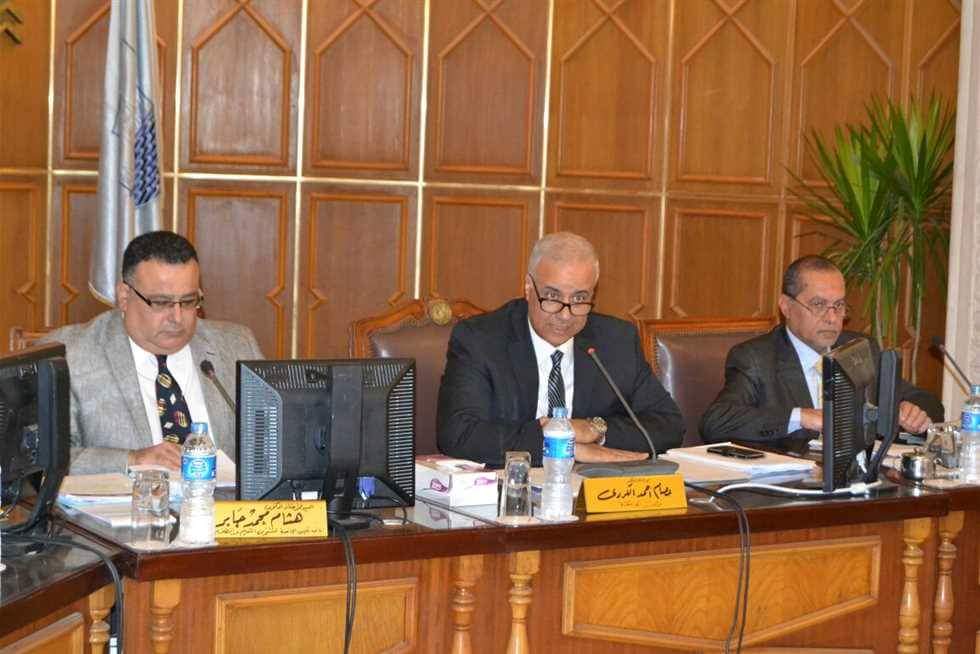 جامعة الإسكندرية .. منع دخول الطلبة بـ«الجينز الممزق»