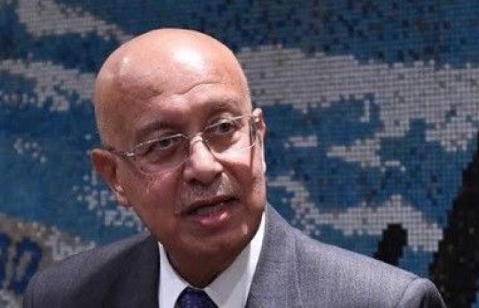 شريف اسماعيل يعود الي القاهرة بعد رحلة علاج في ألمانيا.