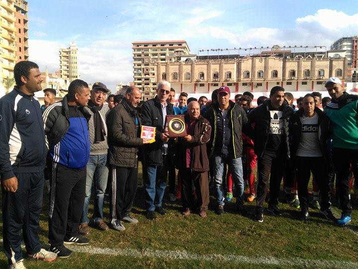 السامولى يكرم قطاع ناشئ غزل المحلة قبل مباراة الناشئين